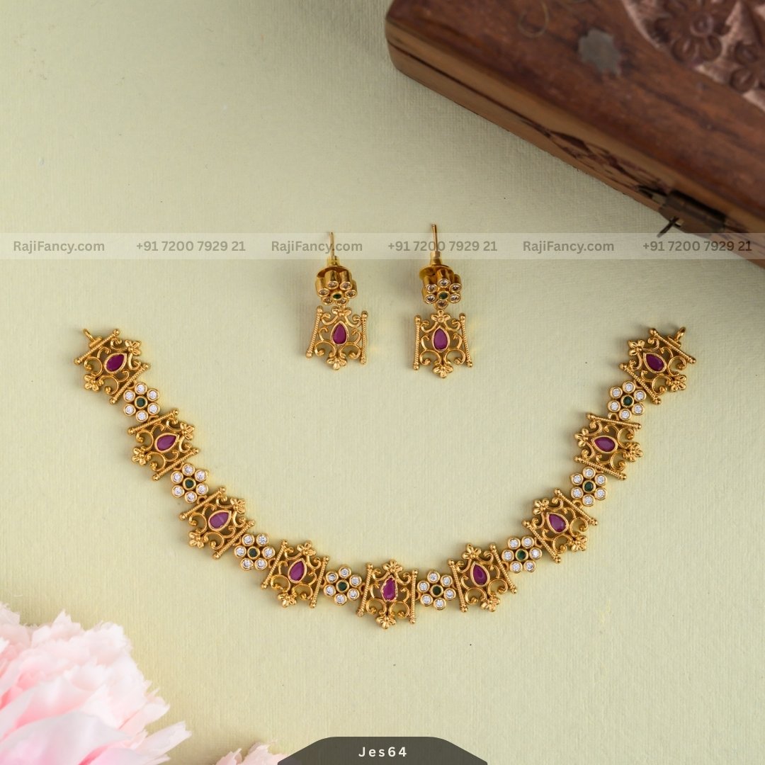 Arumbu necklace set