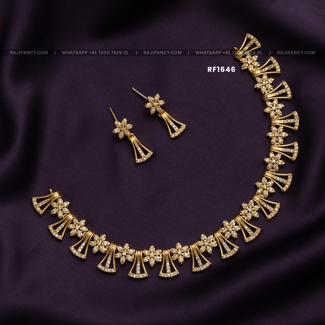Glimmer Star Necklace