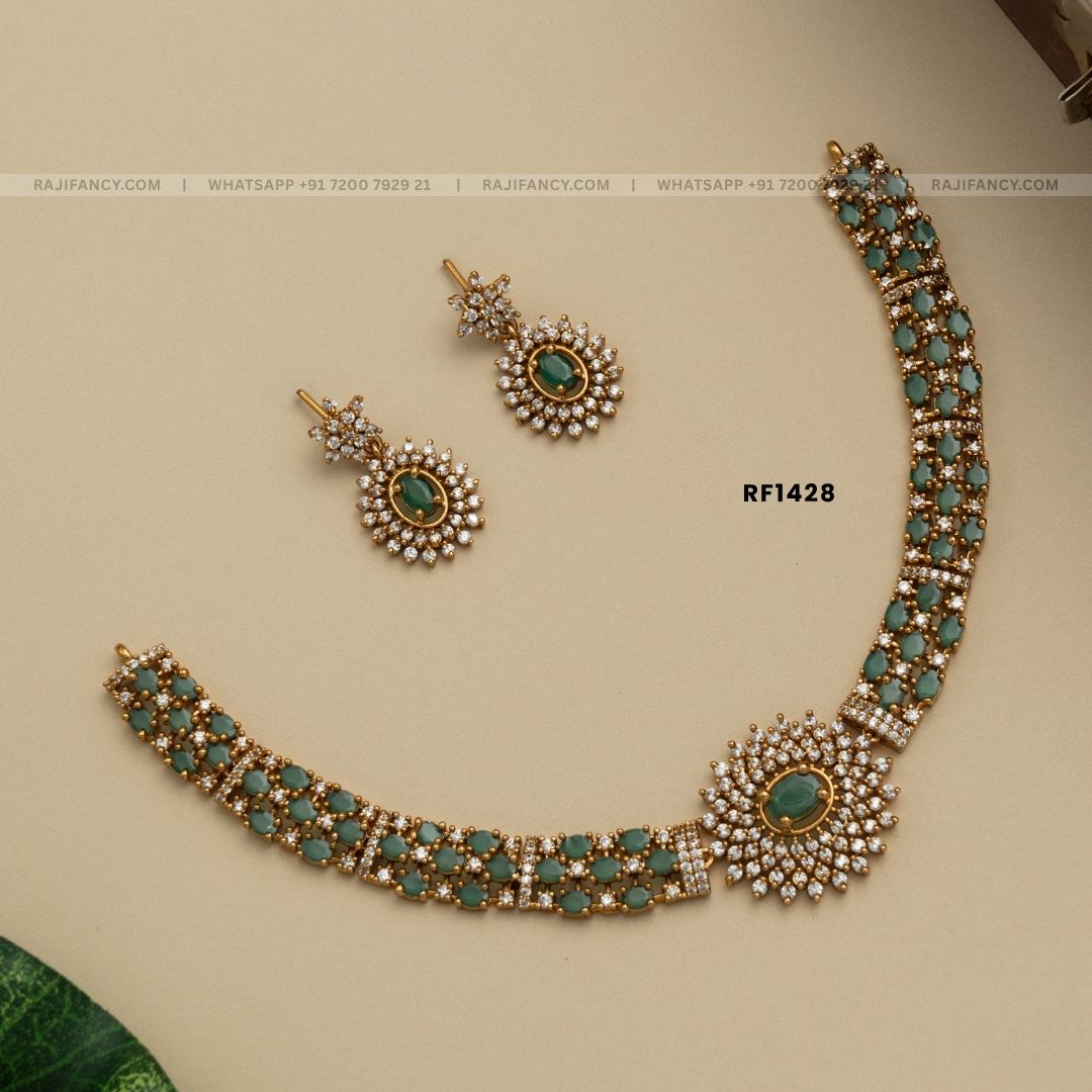 Sparkling Oval Cut Green