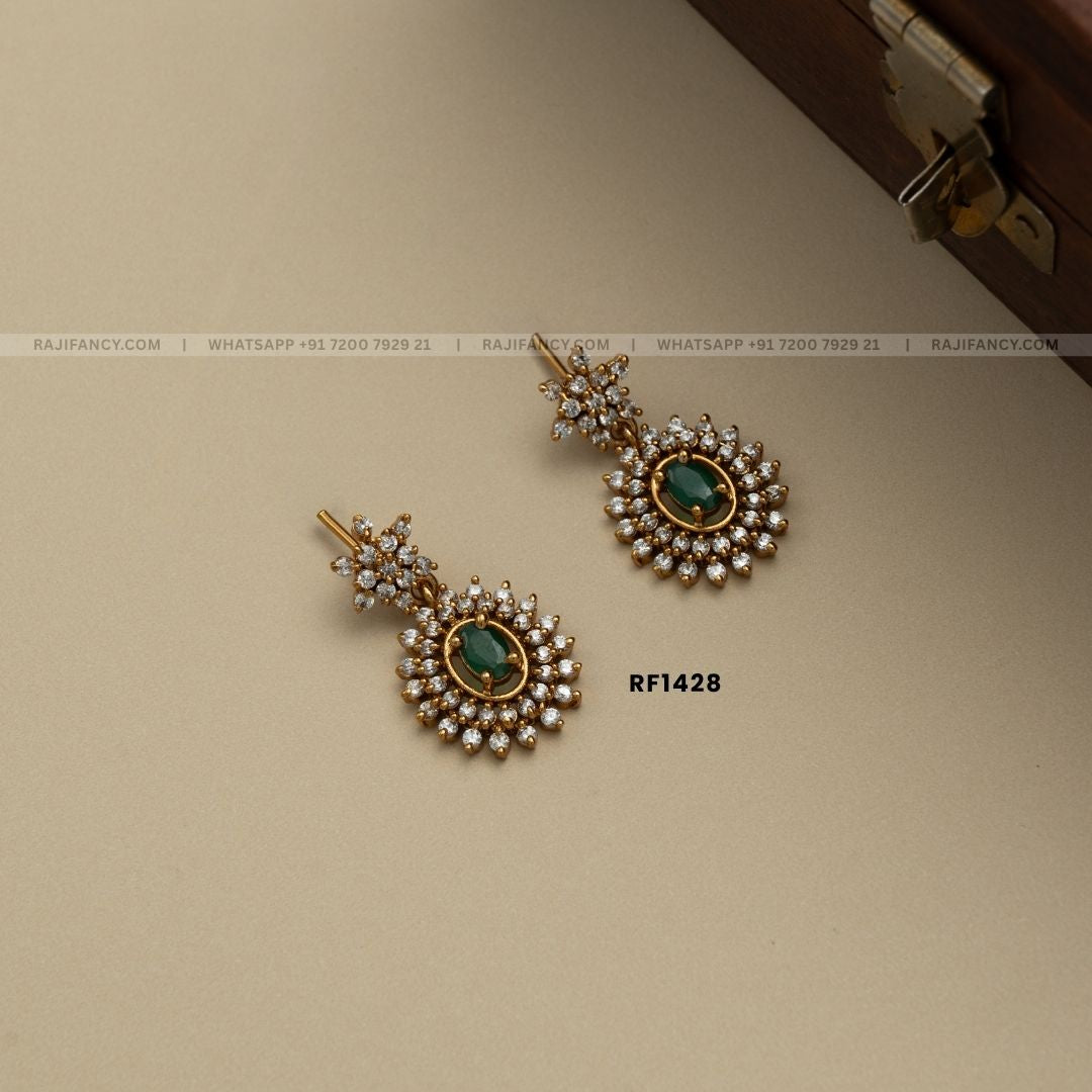 Sparkling Oval Cut Green