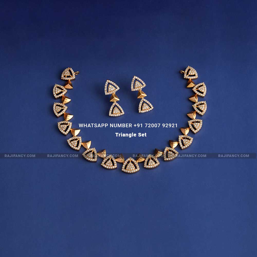 முக்கோணத் தொகுப்பு