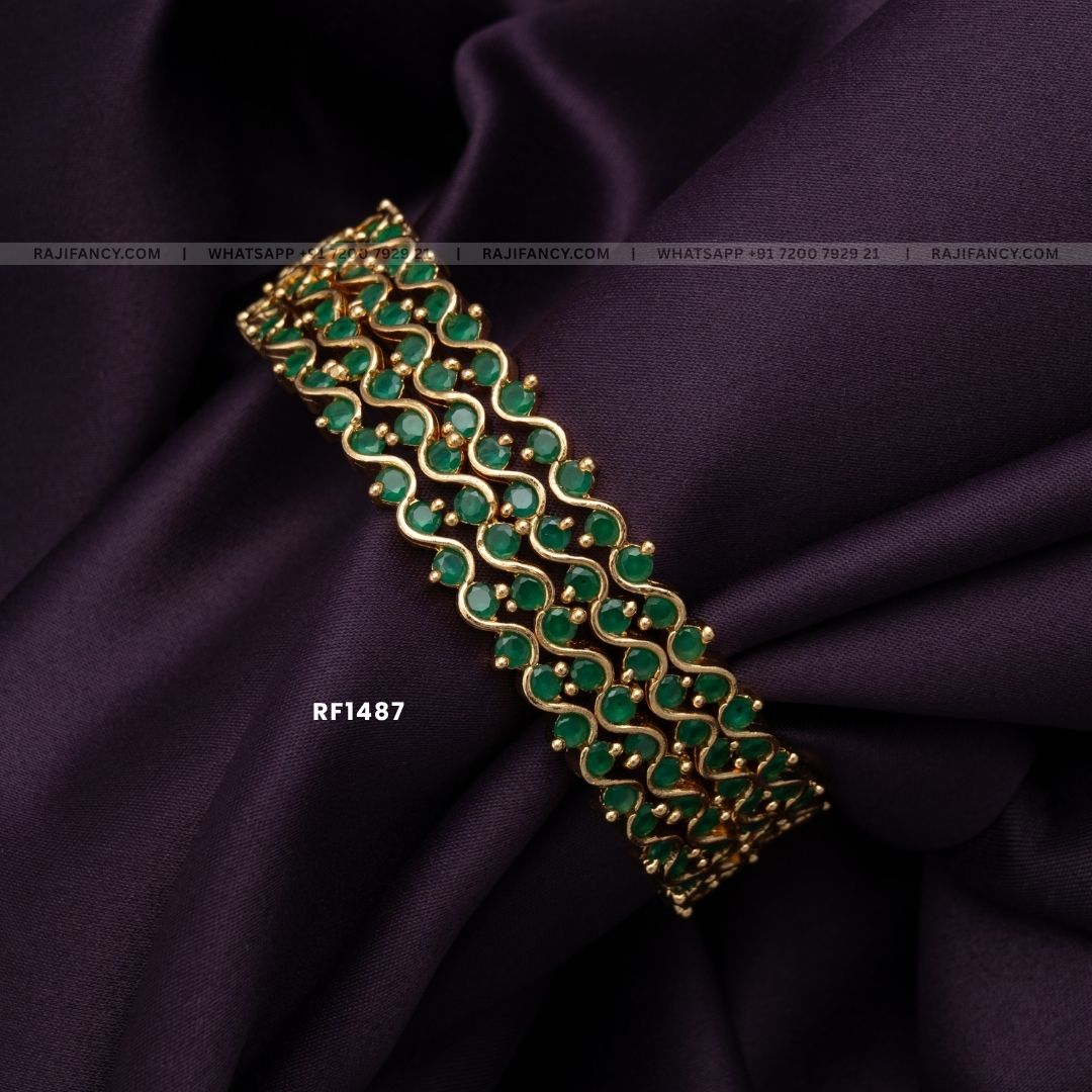 Vintage Bangle Green