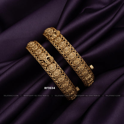 Aarna Antique Bangle
