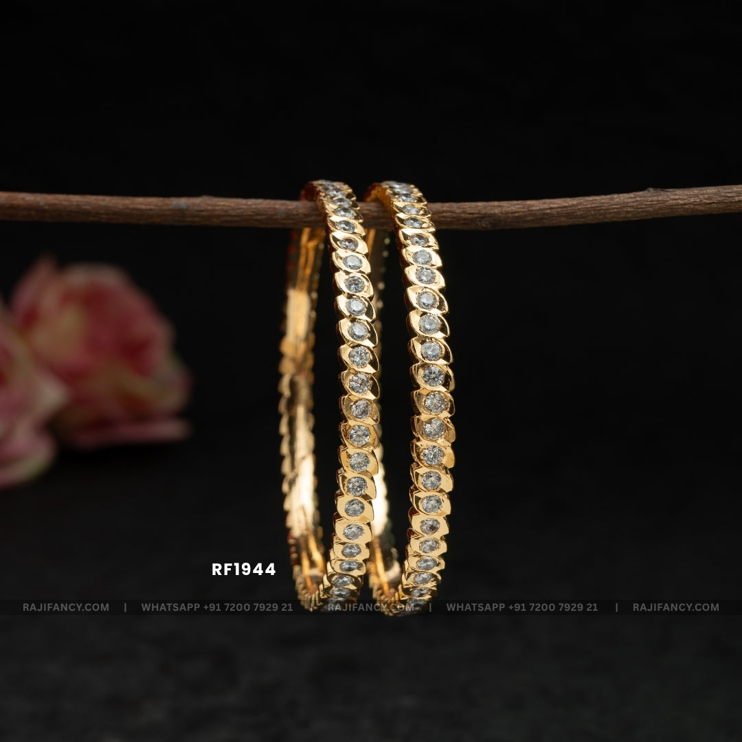 Avani Wave Bangle RF1944