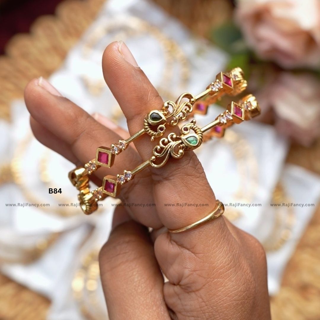 நேர்த்தியான மயில் வளையல்