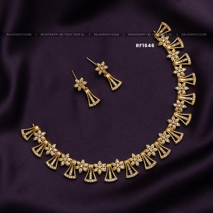 Glimmer Star Necklace