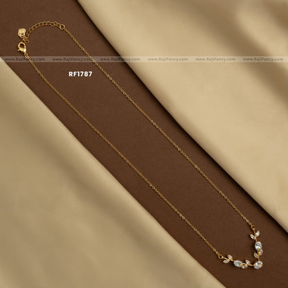 Glimmering Leaf Necklace RF1787