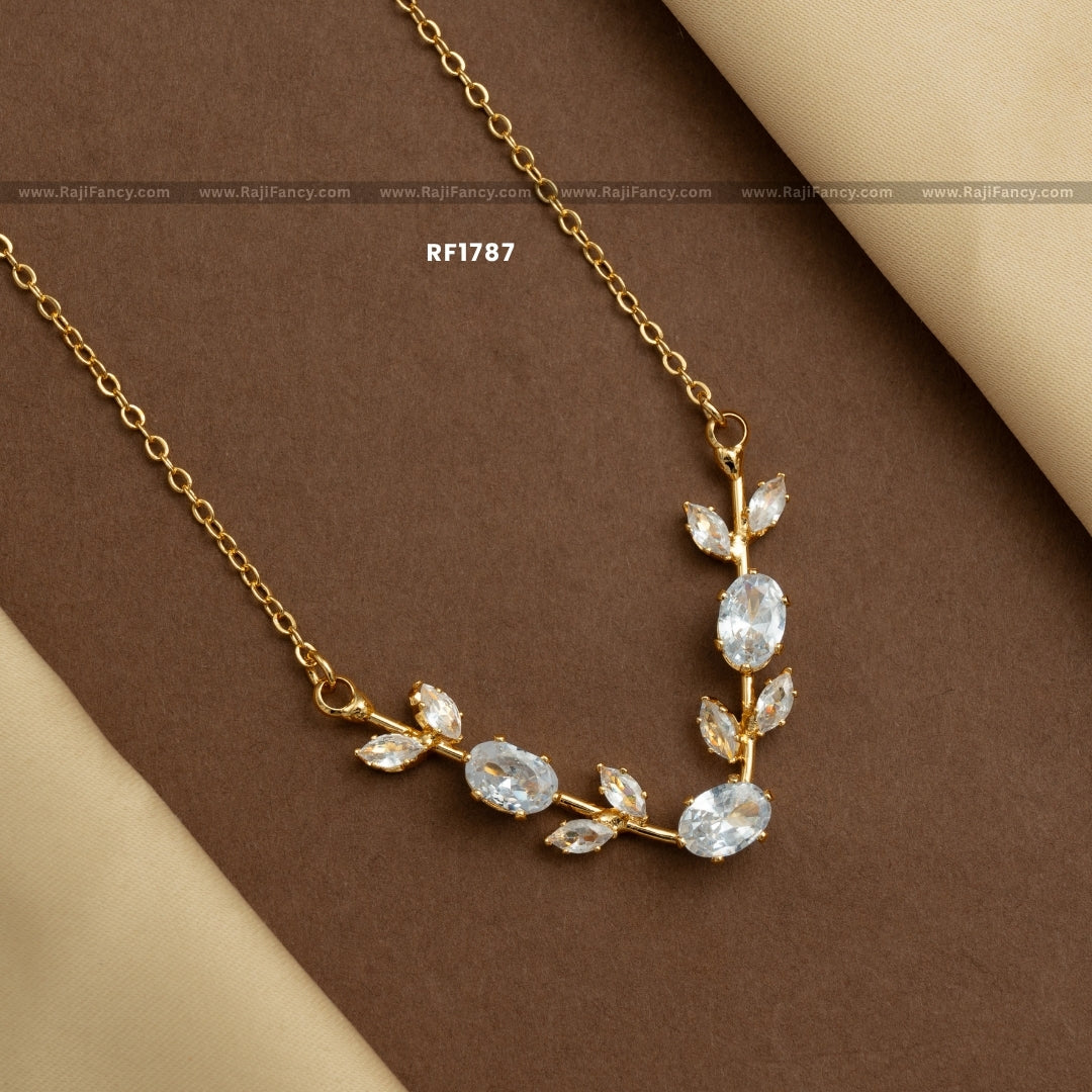 Glimmering Leaf Necklace RF1787