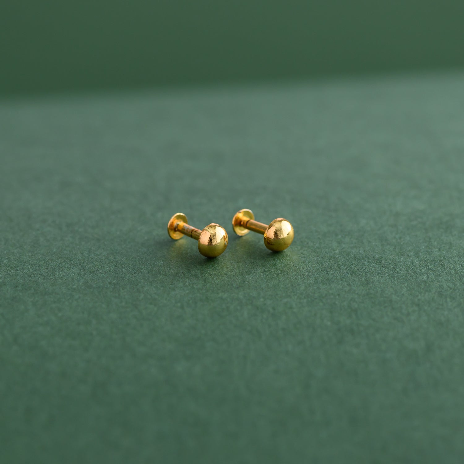 Round Stud