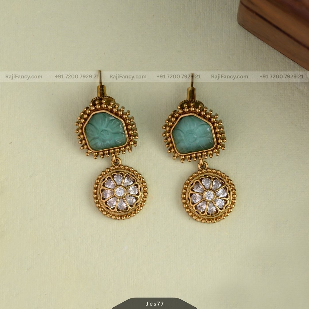 Kitti Necklace