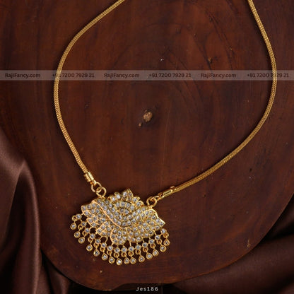 Leafy White Dollar  Chain