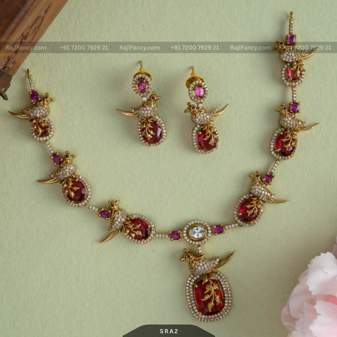 Mora Necklace Set