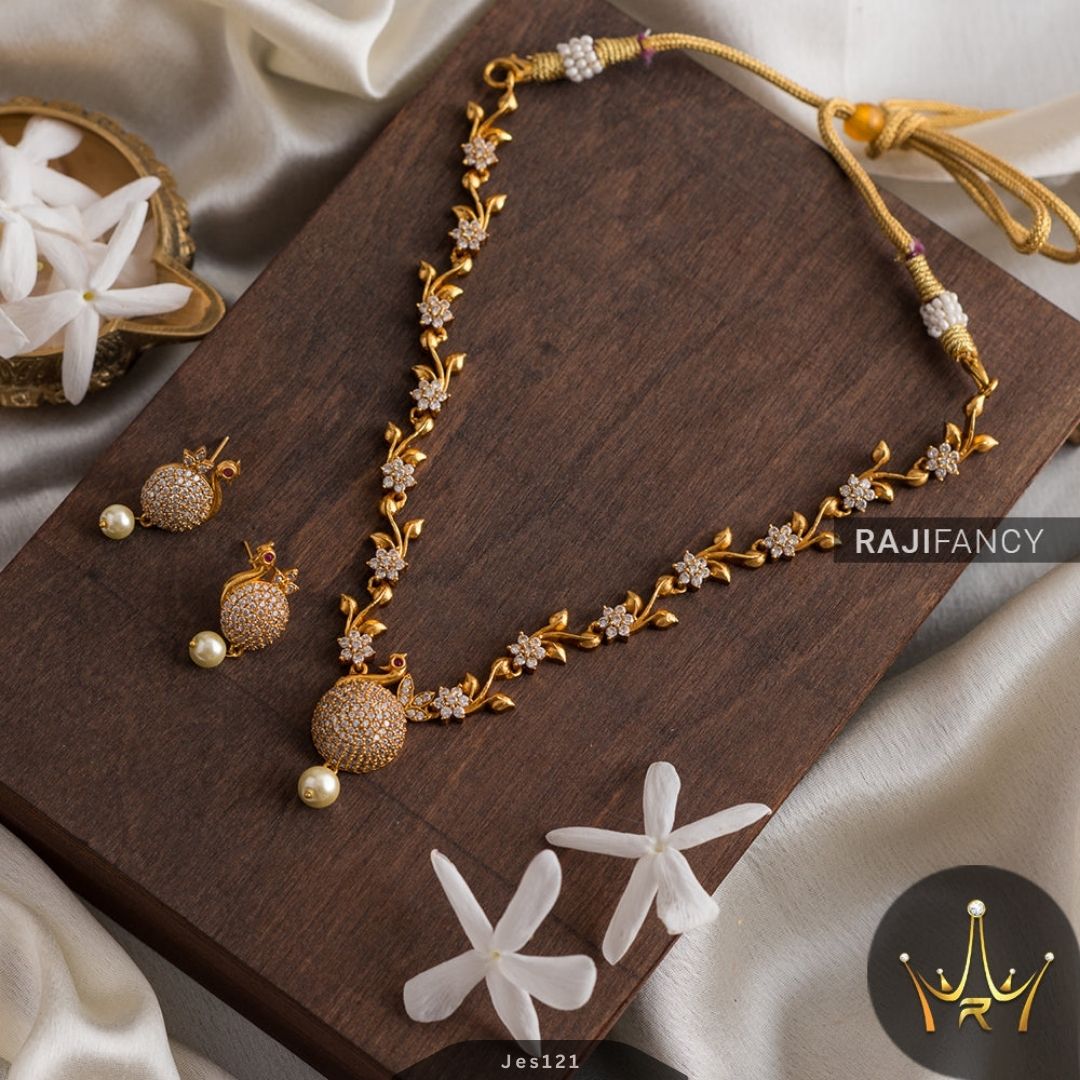 Nevi Necklace