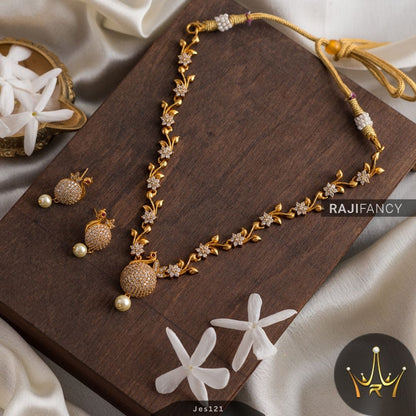 Nevi Necklace
