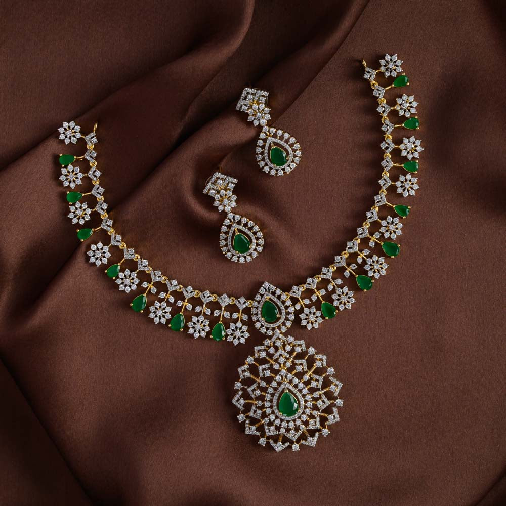 Ratnika Emerald Neckpiece Set
