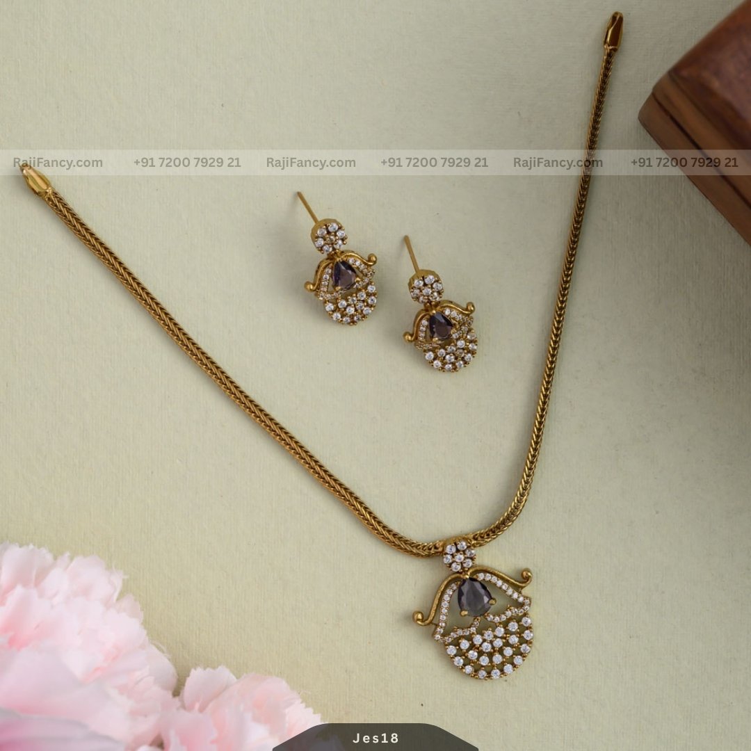 Versha purple necklace